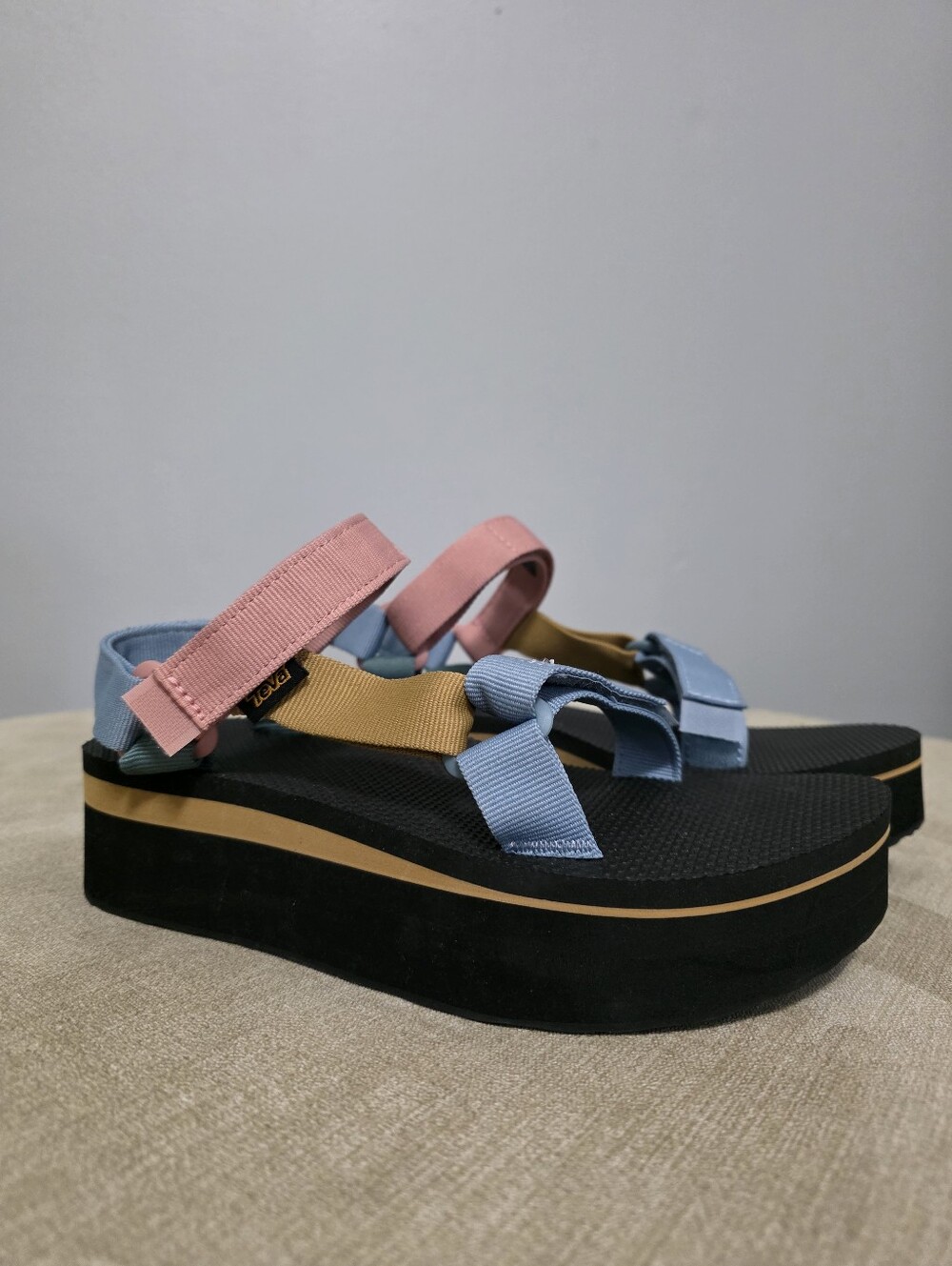 Teva Universal Flatform Colorblock Sandals in Light Multi | Size 7 | NWOT